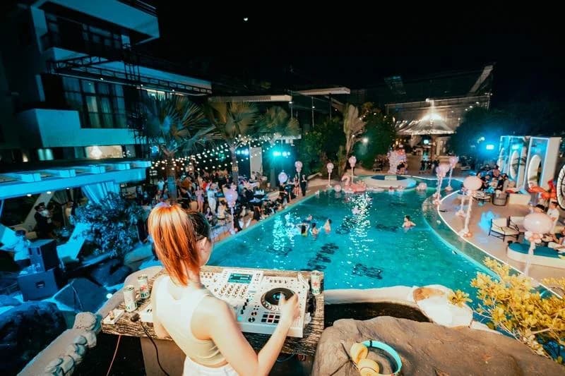 Pool Party - Bứt phá năng lượng